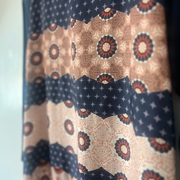 EUC Zara split hem Moroccan print blouse sz M poly/rayon - Picture 3 of 11